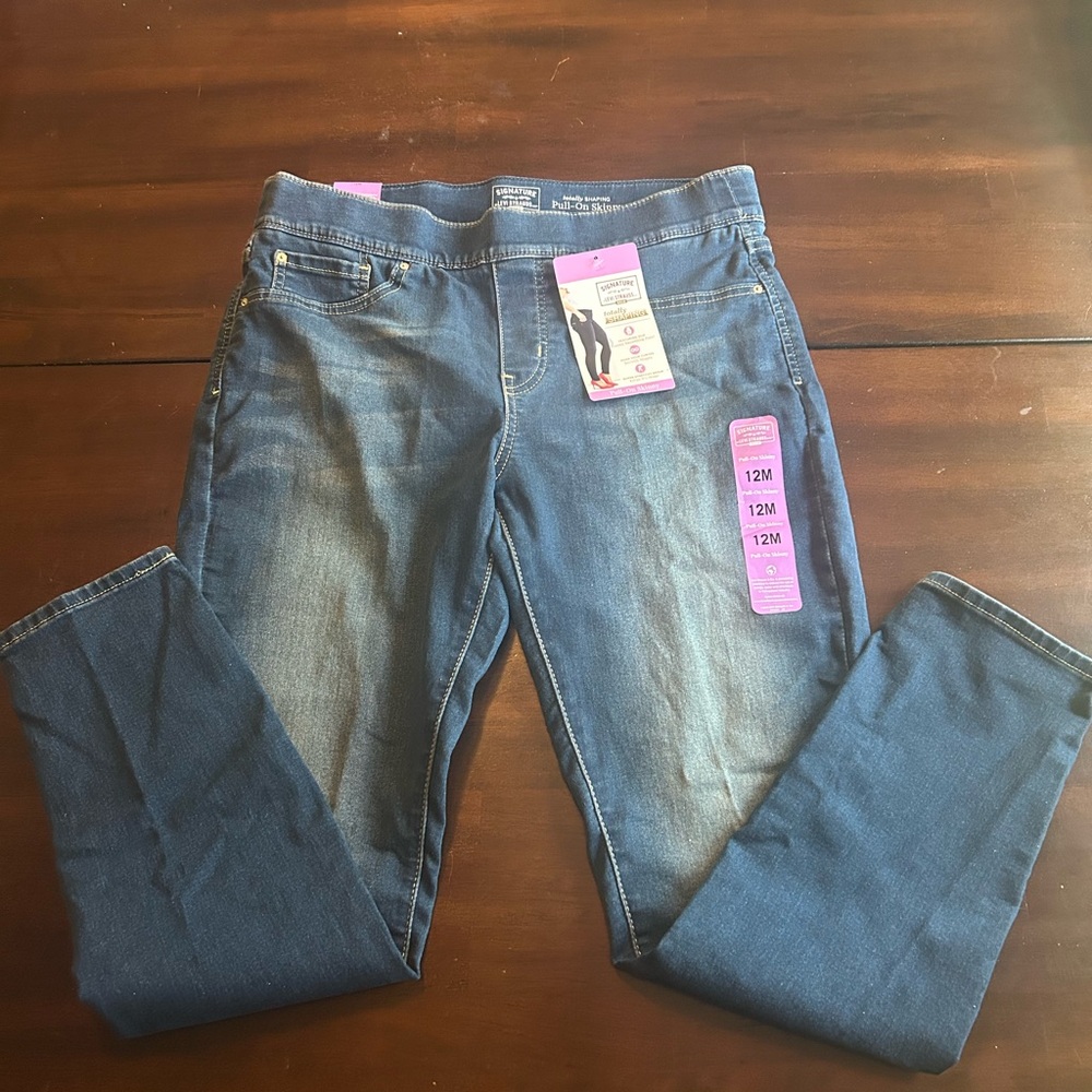 Levi's Blue Skinny Jeans Signature Style New with Tags. Size 12